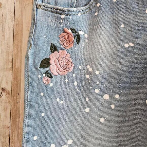 Women's SOHO New York and C Cropped Boyfriend Jeans Size 2 Blue with Pink Roses - Picture 4 of 11